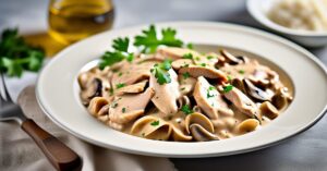 Strogonow drobiowy: Klasyka smaku, prostota wykonania.